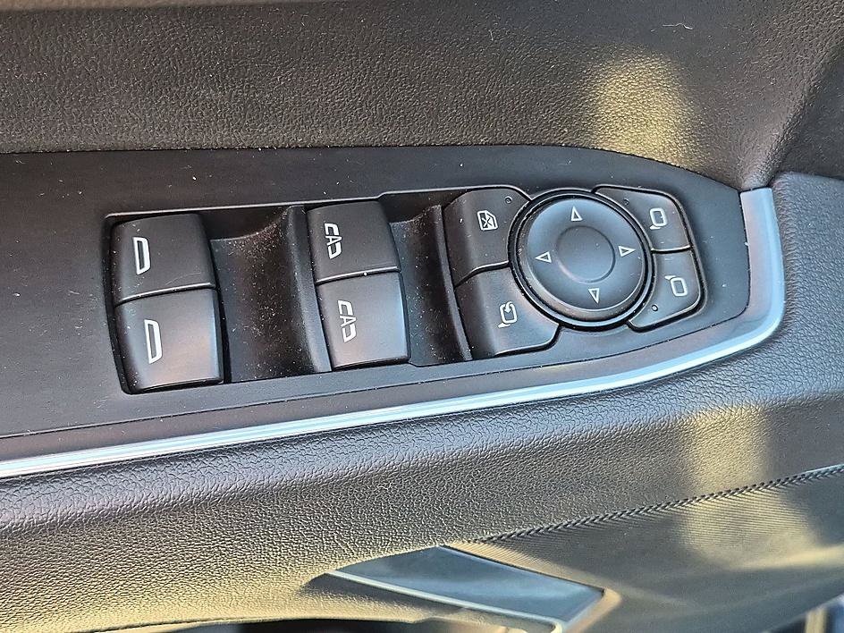 Used 2025 GMC Sierra 1500 SLT AWD/4WD image 13