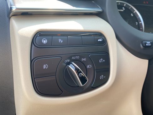 Used 2022 INFINITI QX50 Luxe AWD/4WD image 28
