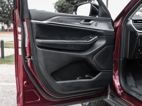 Used 2023 Jeep Grand Cherokee L Limited w/ Trailer Tow Group (B) AWD/4WD image 41