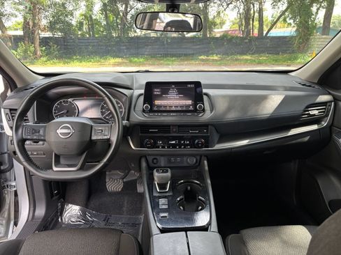 Used 2025 Nissan Rogue SV FWD image 29