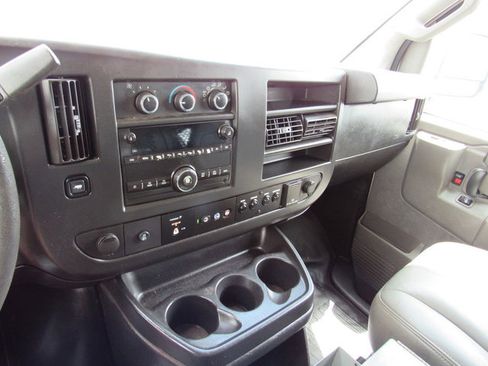 Used 2017 Chevrolet Express 2500 RWD image 30