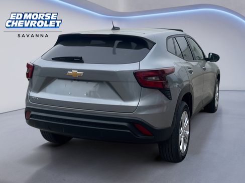 Used 2024 Chevrolet Trax LS w/ Driver Confidence Package FWD image 5