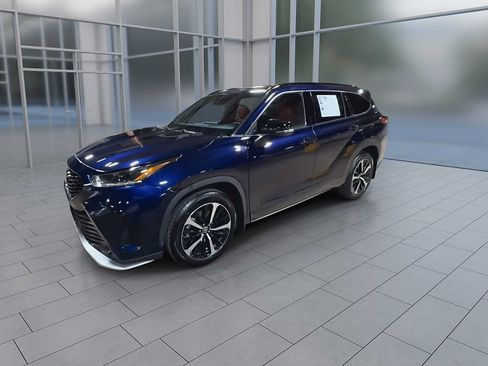 Used 2022 Toyota Highlander XSE AWD/4WD image 4