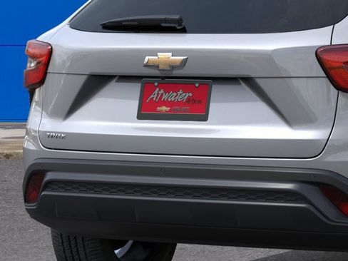 New 2026 Chevrolet Trax LS w/ LS Convenience Package FWD image 15