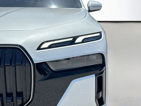 Used 2025 BMW i7 eDrive50 w/ M Sport Package RWD image 9