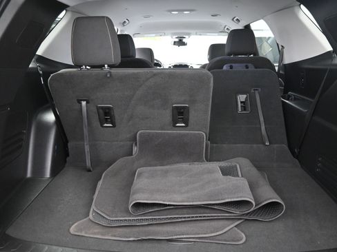 Used 2020 Chevrolet Traverse LT w/ LPO, Black Accent Package image 17