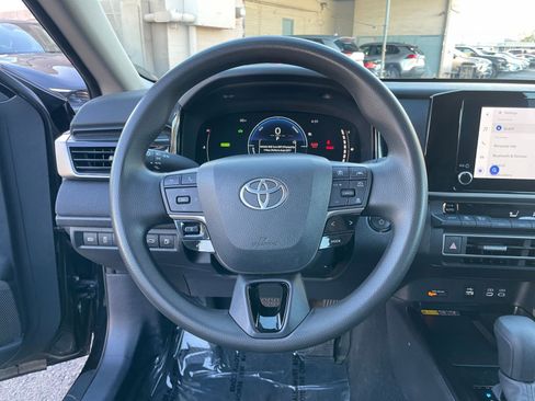 Used 2025 Toyota Camry LE image 27