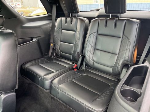 Used 2017 Ford Explorer Platinum image 15