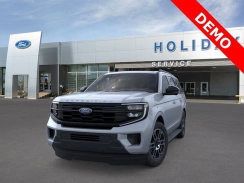 New 2025 Ford Expedition Active AWD/4WD image 2