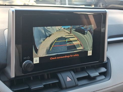 Used 2025 Toyota RAV4 XLE AWD/4WD image 18