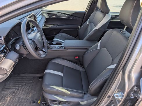 Used 2026 Toyota Camry SE image 2