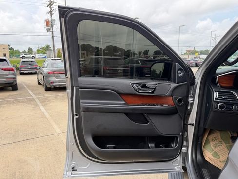 Used 2020 Lincoln Navigator L Reserve RWD image 9