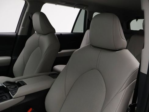 Used 2025 Toyota Grand Highlander FWD image 13