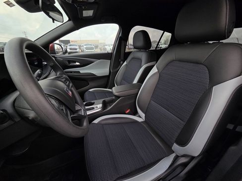 Used 2024 Buick Envista Preferred image 21