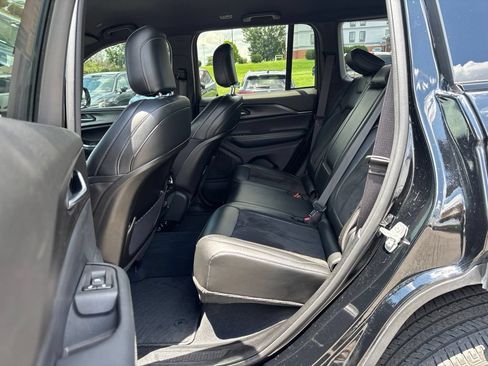 Used 2023 Jeep Grand Cherokee Altitude AWD/4WD image 25