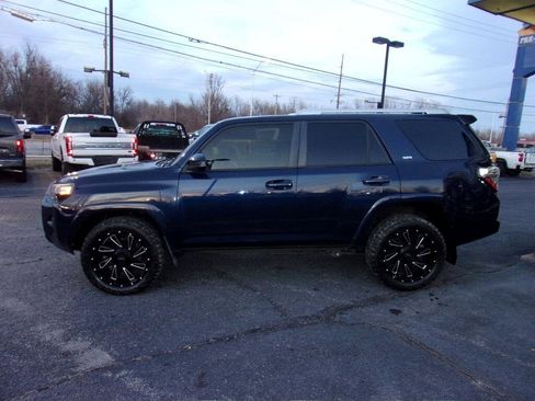 Used 2016 Toyota 4Runner SR5 image 2