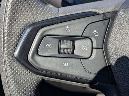 Certified 2025 Chevrolet Trax LT FWD image 23