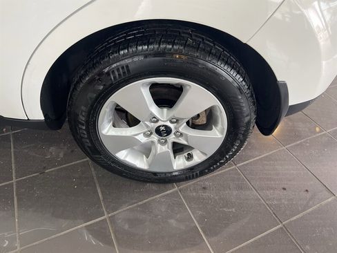 Used 2019 Kia Soul image 34