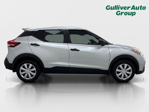 Used 2020 Nissan Kicks S FWD image 10