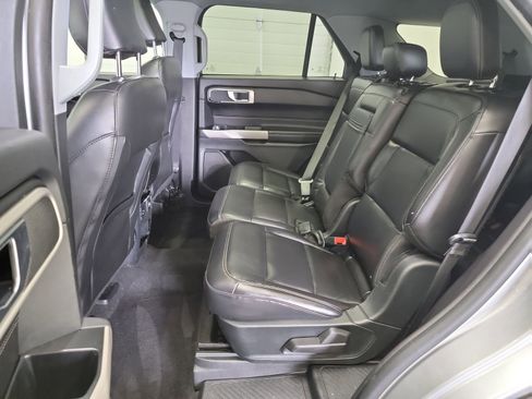 Used 2021 Ford Explorer XLT w/ Equipment Group 202A AWD/4WD image 28