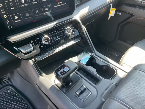 Used 2025 GMC Sierra 1500 AT4 w/ AT4 Premium Package AWD/4WD image 17