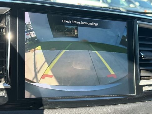 Used 2024 Chrysler Pacifica Touring-L FWD image 27