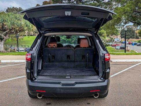 Used 2020 Chevrolet Traverse LT image 12