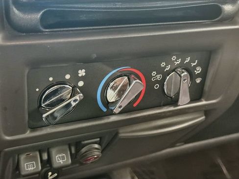 Used 2002 Jeep Wrangler SE AWD/4WD image 14