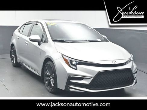 Used 2025 Toyota Corolla XSE FWD image 1