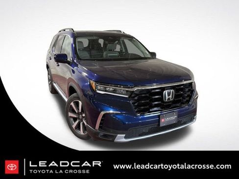 Used 2024 Honda Pilot Touring image 1