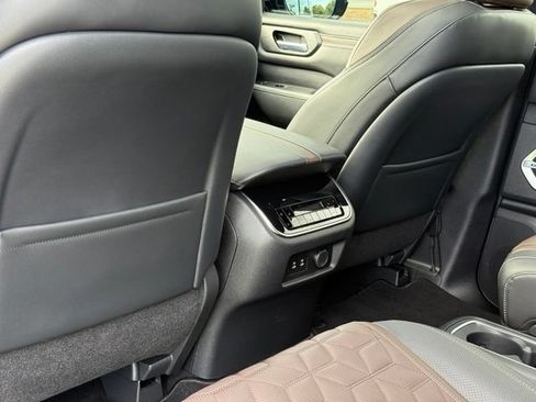 Used 2025 Nissan Armada Platinum w/ Convenience Package RWD image 30