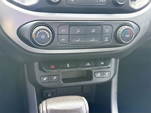 Used 2021 Chevrolet Colorado LT w/ LT Convenience Package image 17