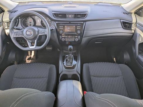 Used 2017 Nissan Rogue SV image 17