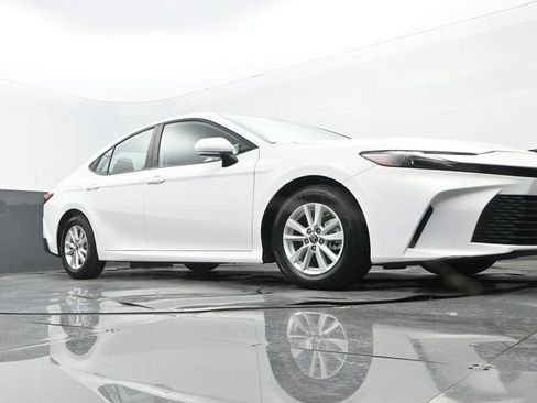 Used 2025 Toyota Camry LE w/ Convenience Package FWD image 25