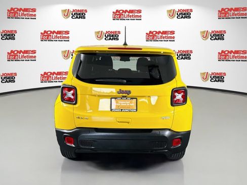 Used 2023 Jeep Renegade Latitude AWD/4WD image 14