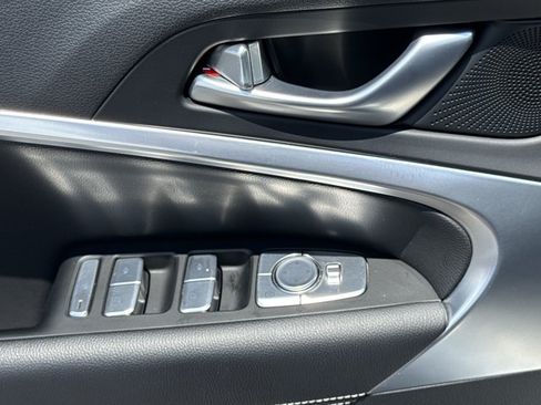 Used 2025 Genesis G70 2.5T RWD image 14