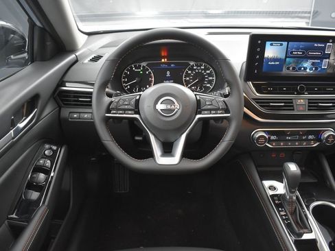 New 2025 Nissan Altima 2.5 SR image 13