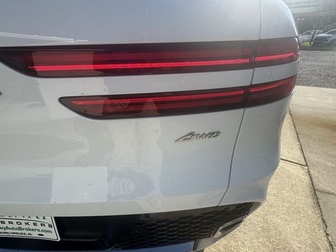 Used 2024 Genesis GV70 2.5T AWD/4WD image 19