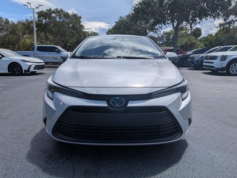 Used 2023 Toyota Corolla LE w/ LE Convenience Package FWD image 9