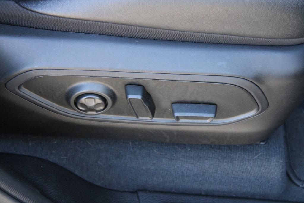 Used 2023 Jeep Grand Cherokee Limited w/ Luxury Tech Group II RWD image 13