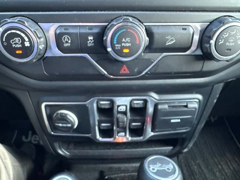 Used 2019 Jeep Wrangler Unlimited Sport S AWD/4WD image 14