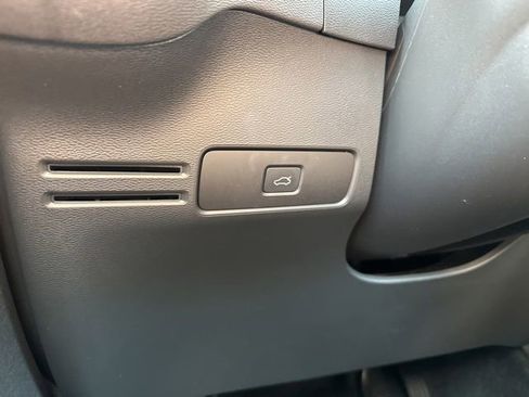 Certified 2023 Volvo XC40 B5 Plus w/ Climate Package AWD/4WD image 29