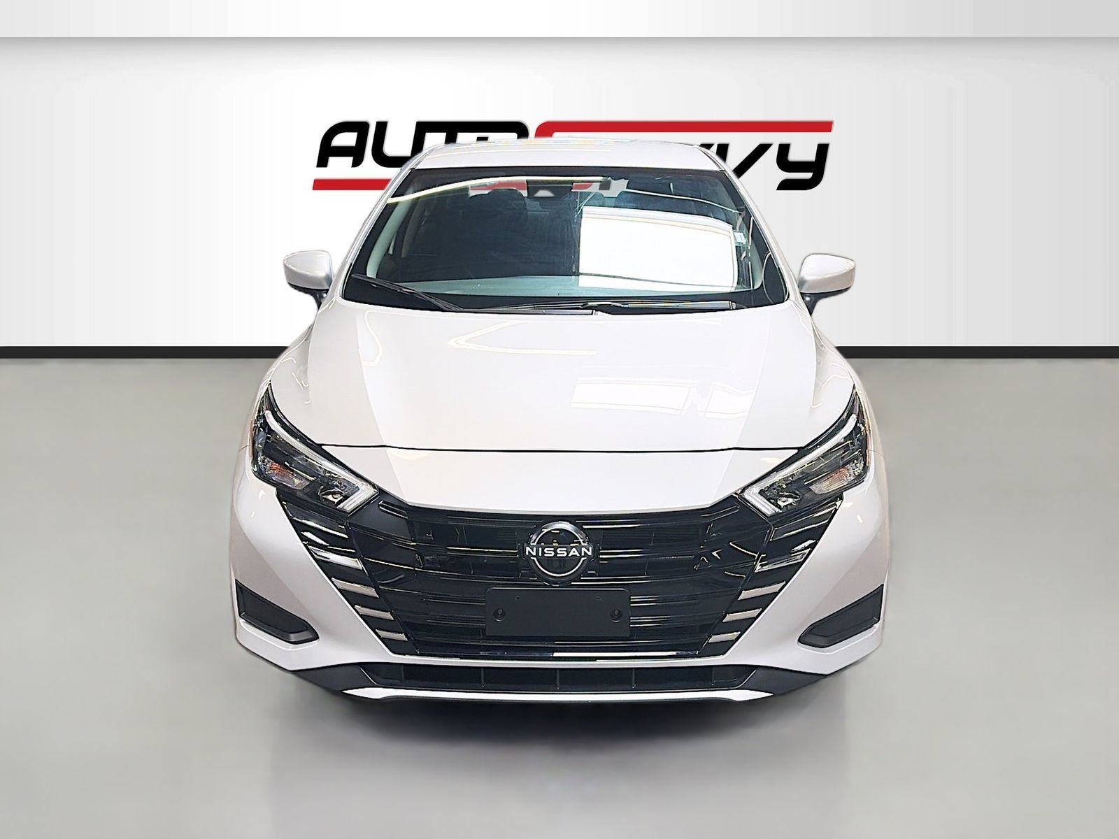 Used 2025 Nissan Versa SV FWD image 2
