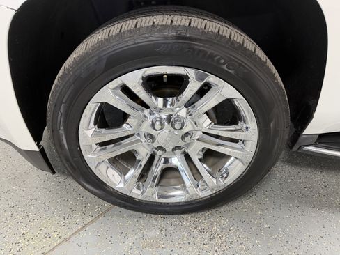Used 2017 GMC Yukon SLT w/ Premium Edition AWD/4WD image 32