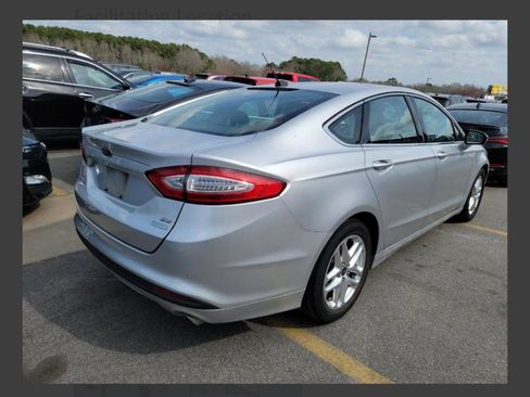 Used 2013 Ford Fusion SE image 2