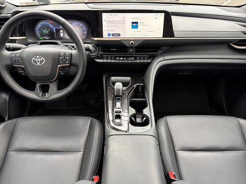 Used 2025 Toyota Crown Signia Limited image 13