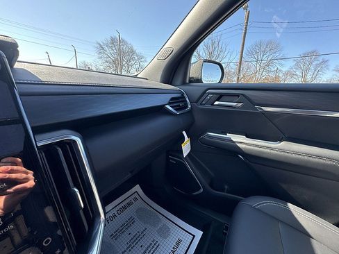 New 2025 GMC Acadia Elevation w/ Elevation Premium Package image 25