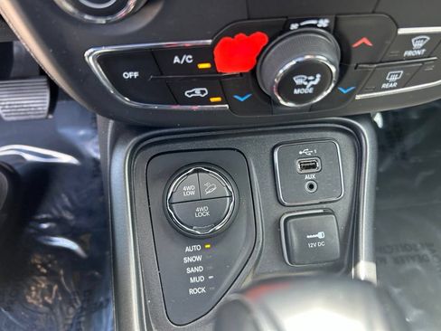 Used 2021 Jeep Compass Trailhawk AWD/4WD image 39