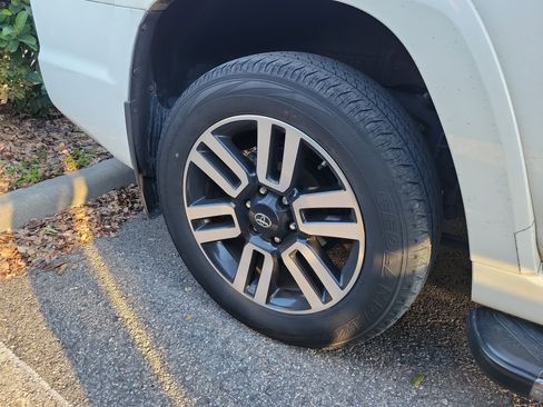 Used 2019 Toyota 4Runner Limited image 14