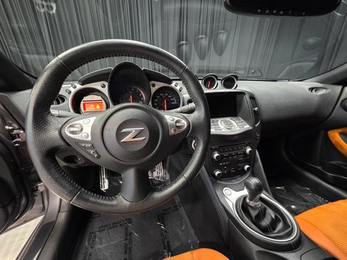 Used 2009 Nissan 370Z Touring w/ Sport Pkg RWD image 24